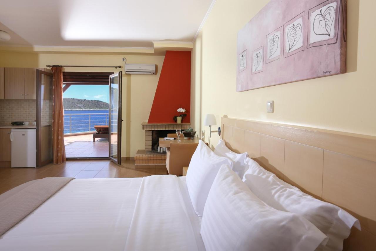 Faros Luxury Suites Marathópolis Exterior foto