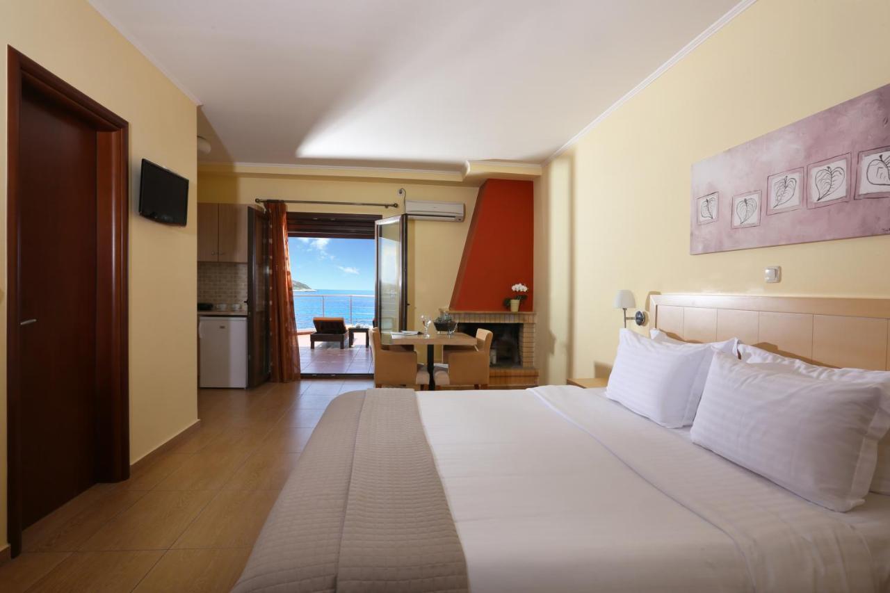 Faros Luxury Suites Marathópolis Exterior foto