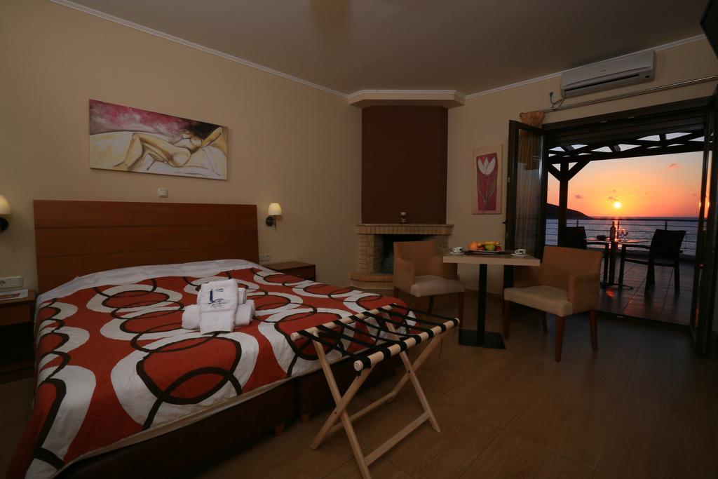 Faros Luxury Suites Marathópolis Exterior foto