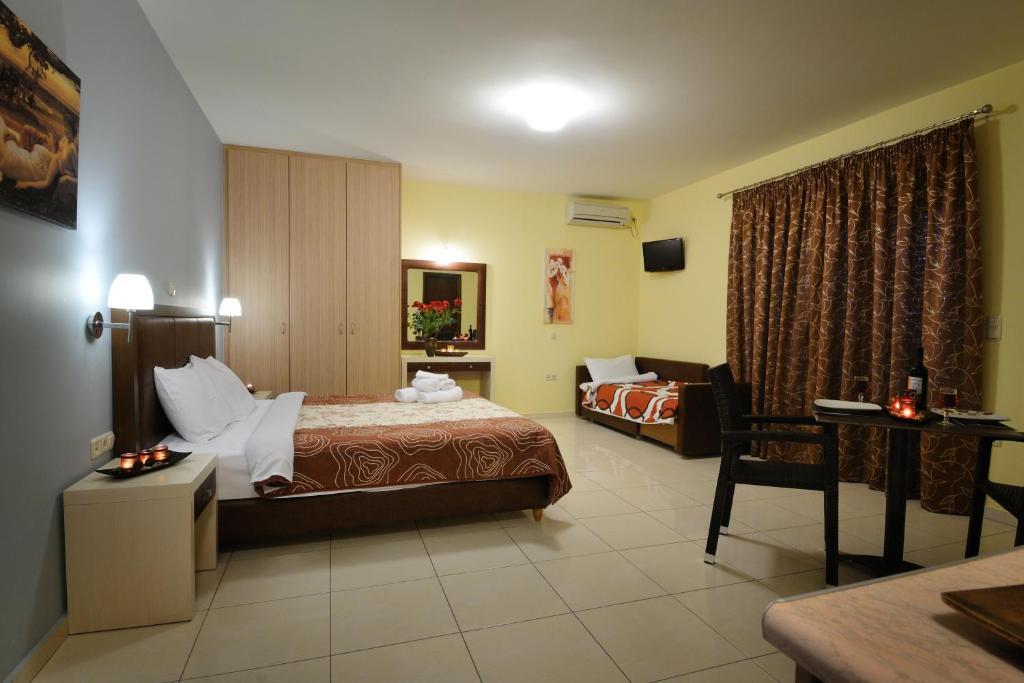 Faros Luxury Suites Marathópolis Quarto foto