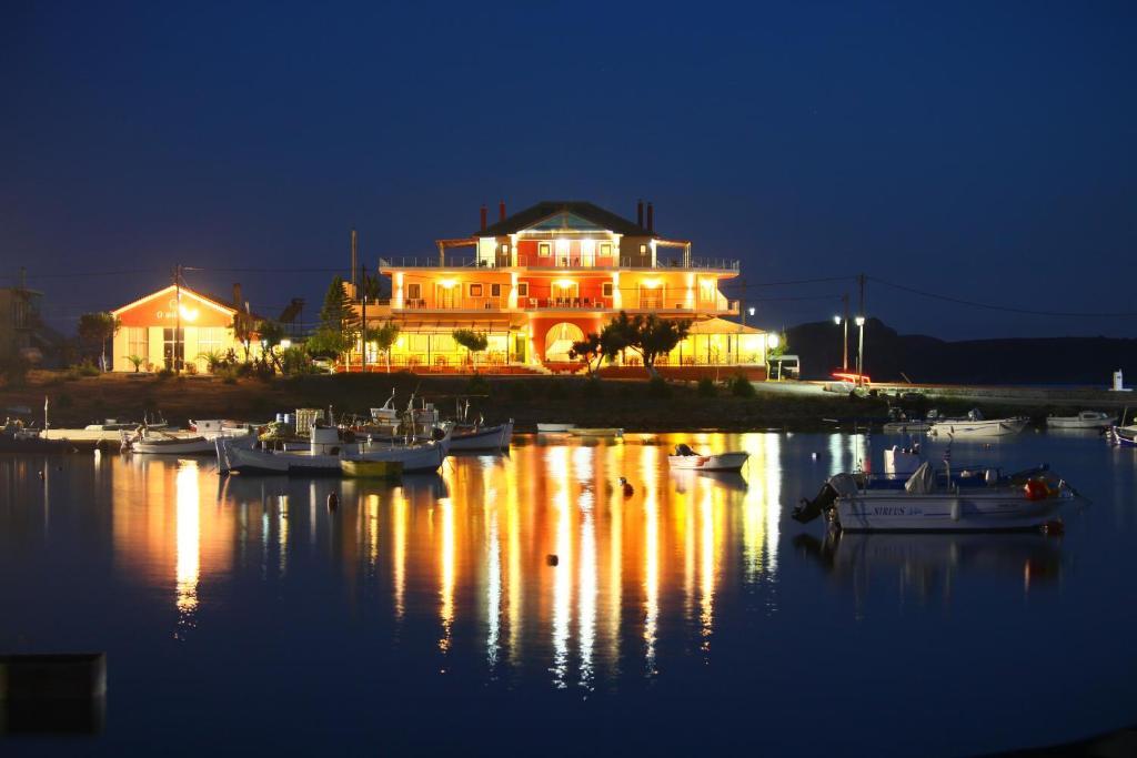 Faros Luxury Suites Marathópolis Exterior foto