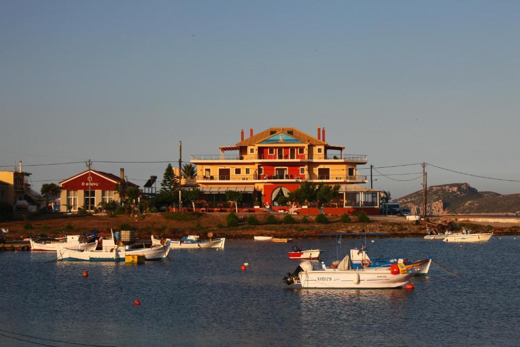 Faros Luxury Suites Marathópolis Exterior foto